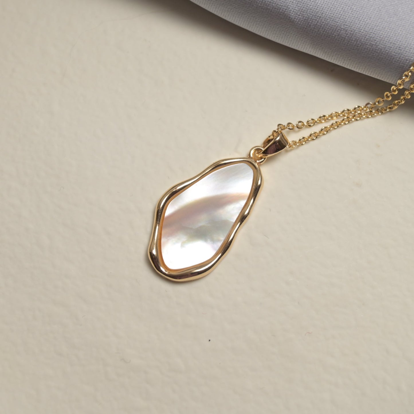 Iridescent Aura Pendant Necklace - ZG_Pearls14K Gold PlatedZG_Pearls
