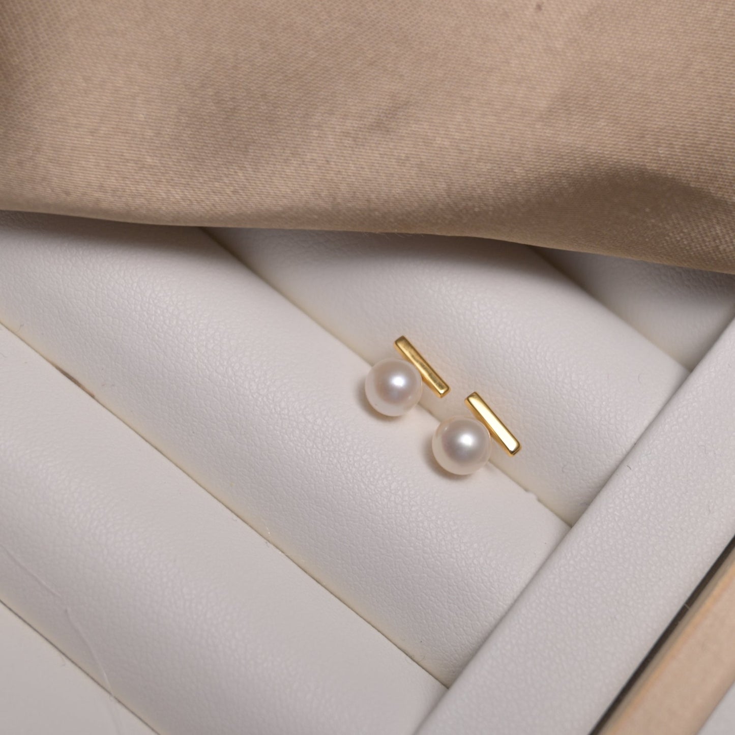 Linea Pearl Studs - ZG_PearlsS925/Sterling SliverZG_PearlsSterling silverGold