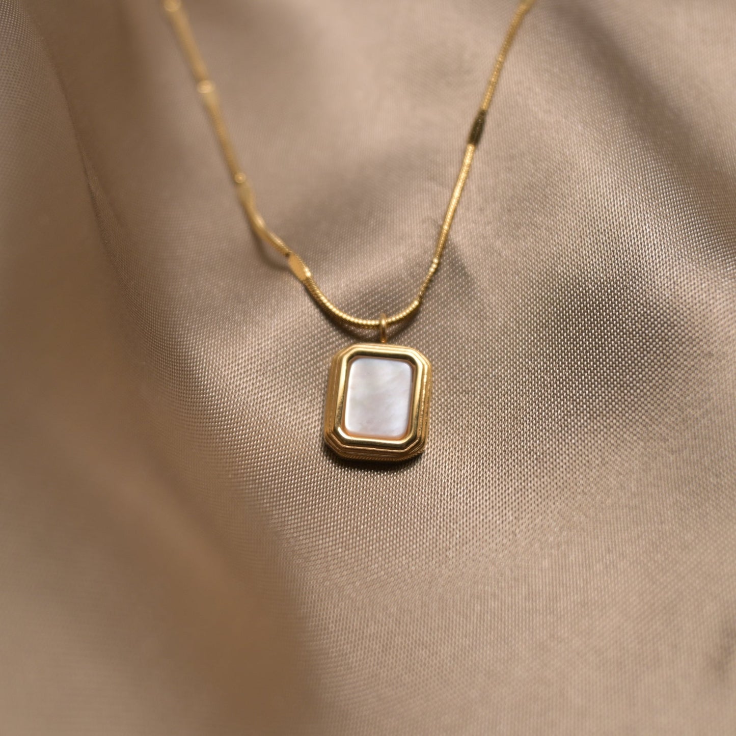 Lumière Frame Pendant Necklace - ZG_Pearlsstainless steelZG_PearlsGoldStainless steel