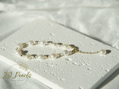 Pearl bracelet on a light surface with 'Zg Pearls' branding.