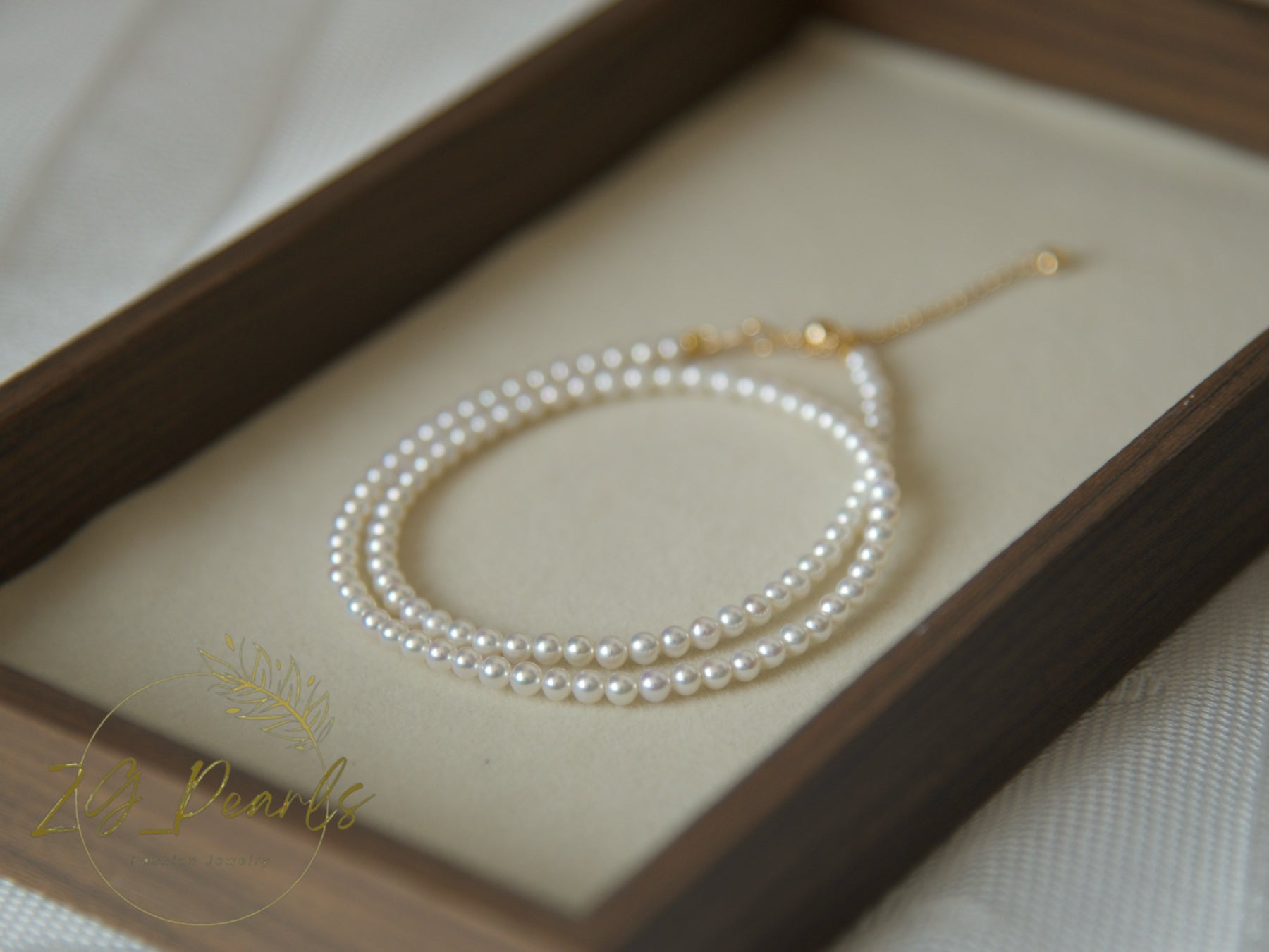 Pearl necklace on a wooden box 