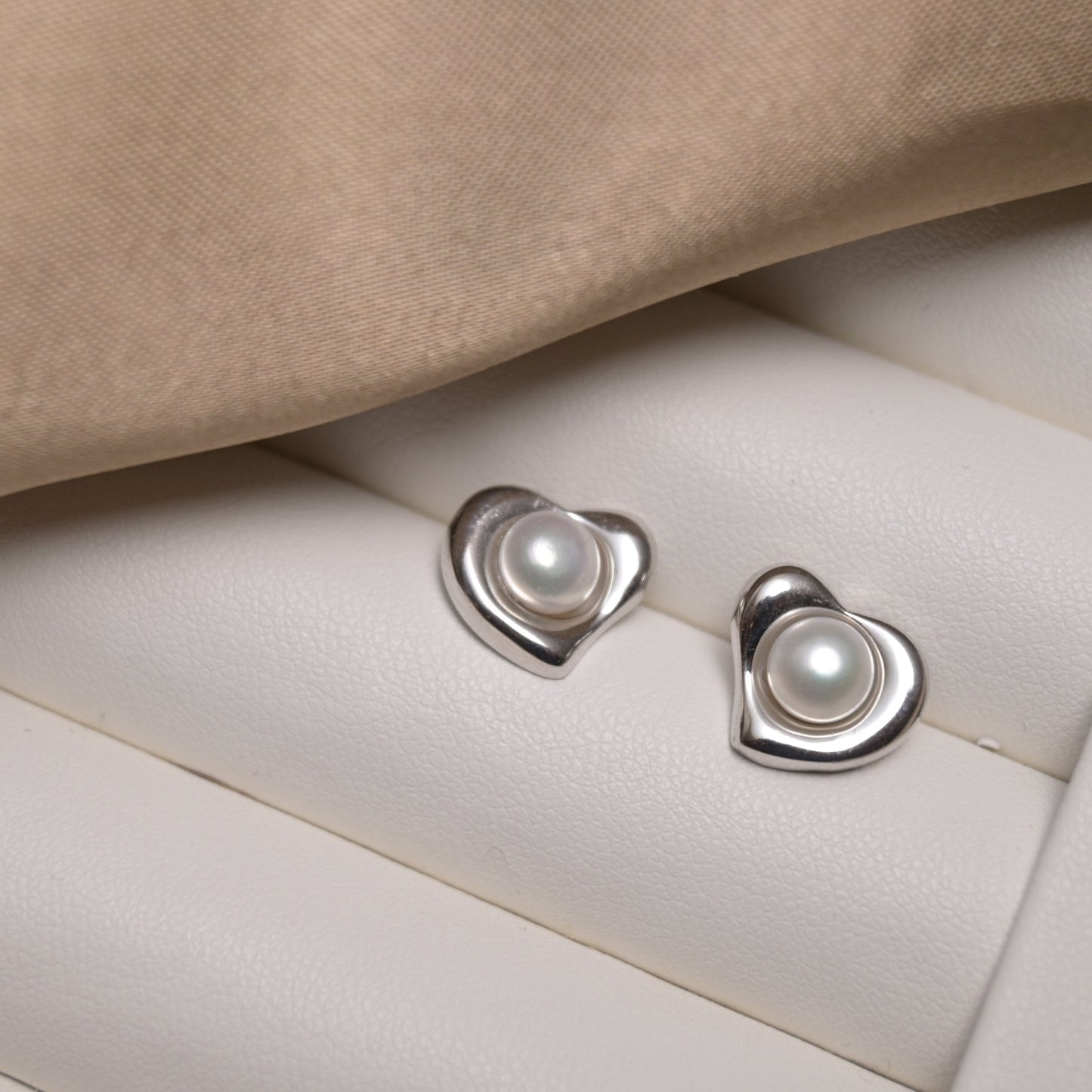 Amour Pearl Heart Studs - ZG_PearlsS925/Sterling SliverZG_PearlsSterling silverSilver