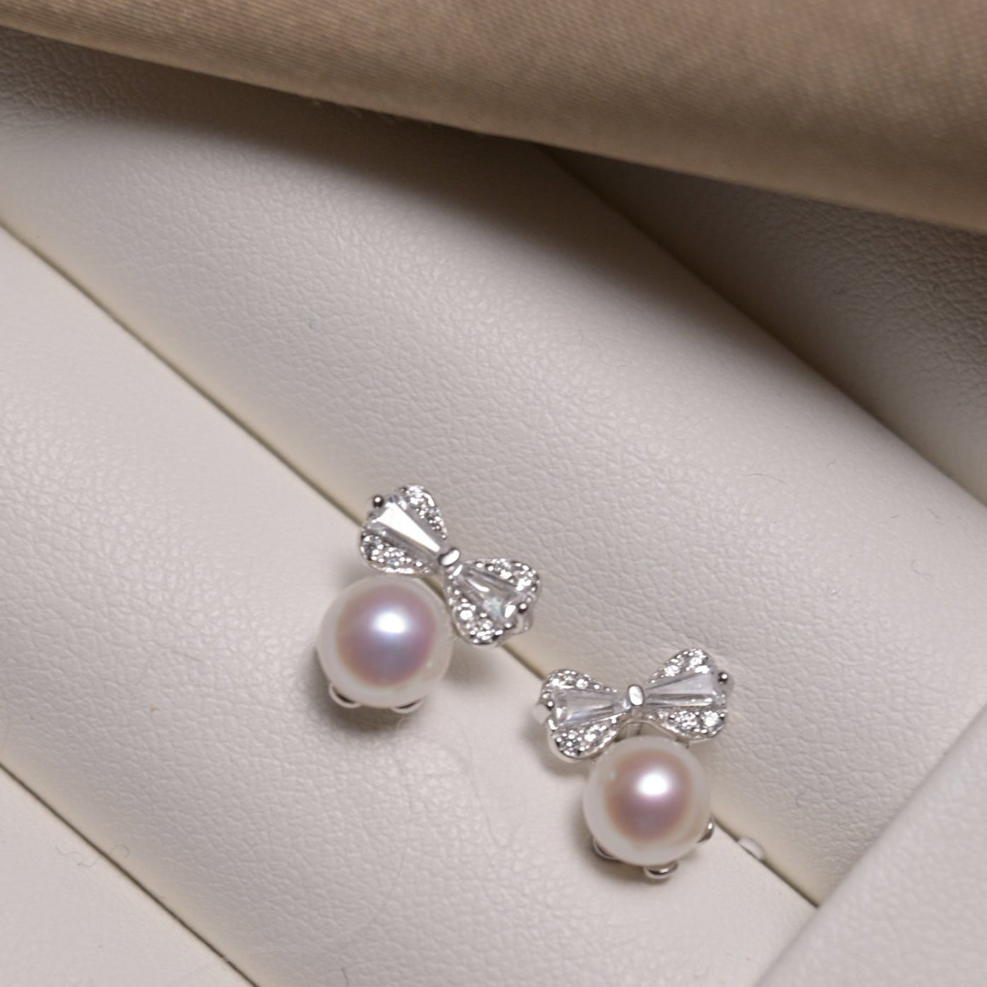 Belle Bow Pearl Studs - ZG_PearlsS925/Sterling SliverZG_PearlsSterling silverSilver