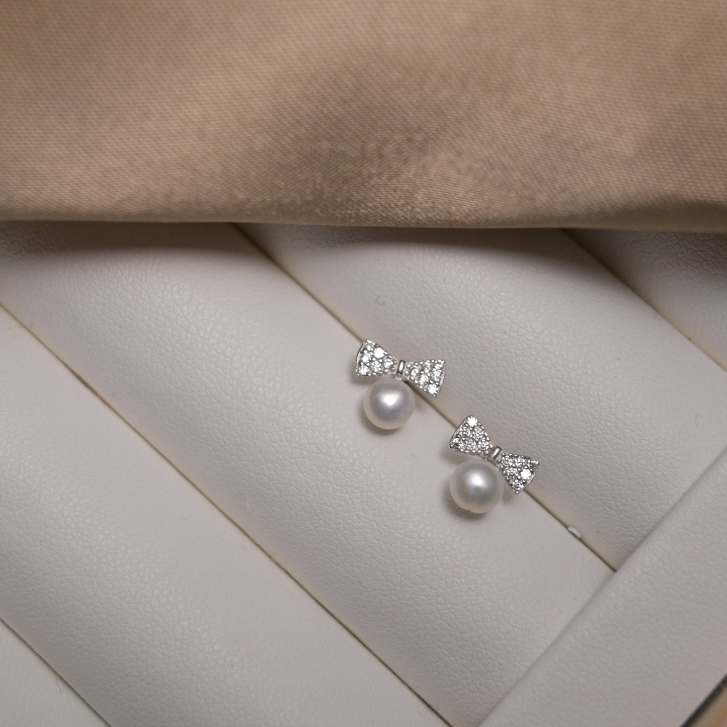 Chérie Bow Pearl Studs - ZG_PearlsS925/Sterling SliverZG_PearlsSterling silverSilver