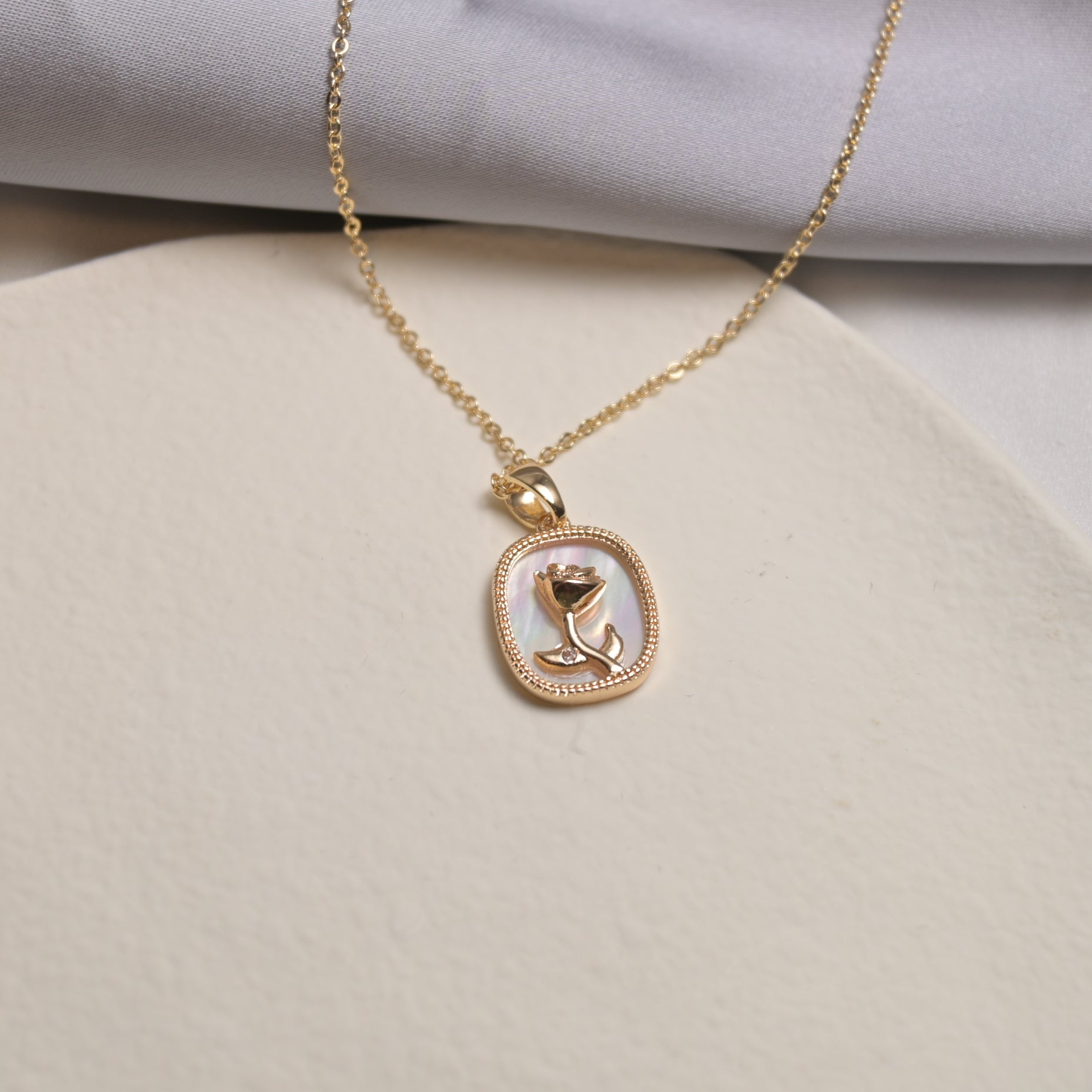 Golden Rose Frame Necklace - ZG_Pearls14K Gold FilledZG_Pearls14K gold filled