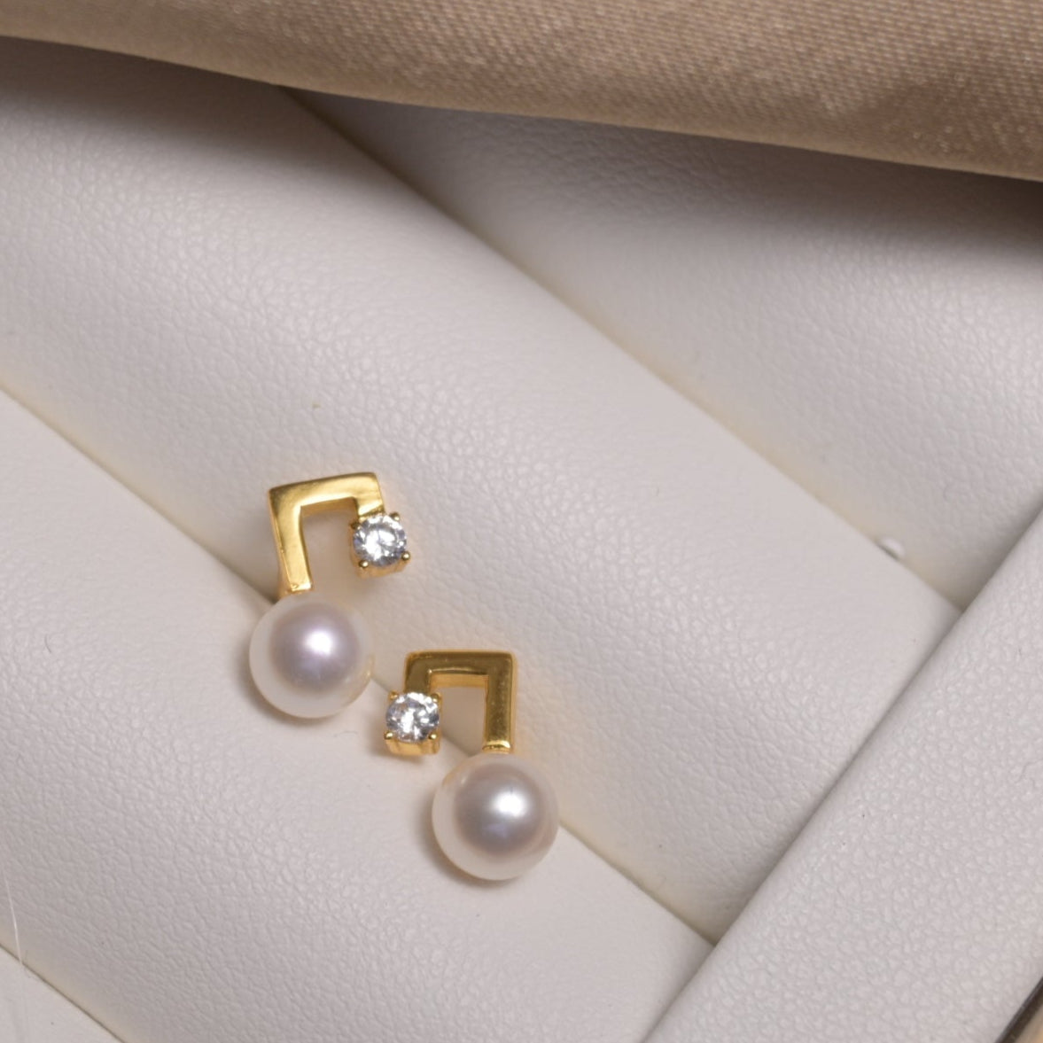 Luna Edge Pearl Studs - ZG_PearlsS925/Sterling SliverZG_PearlsSterling silverGold