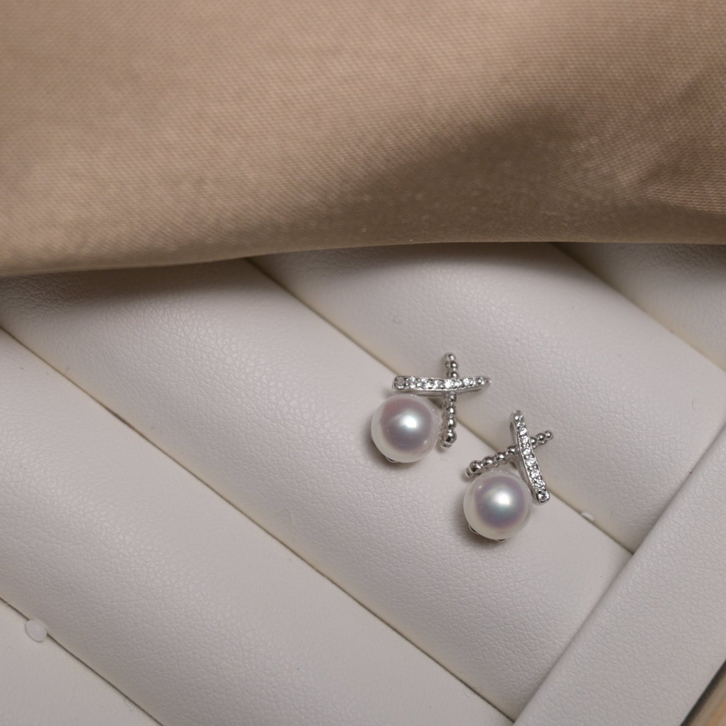 Luxe Cross Pearl Studs - ZG_PearlsS925/Sterling SliverZG_PearlsSterling silverSilver
