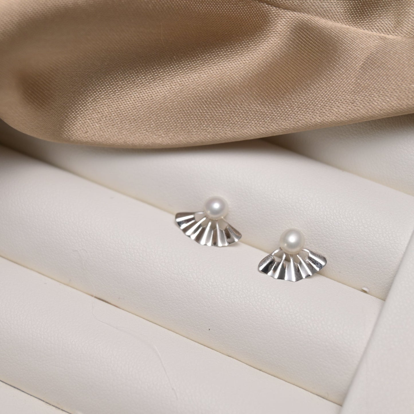 Soléa Fan Pearl Studs - ZG_PearlsS925/Sterling SliverZG_PearlsSterling silverSilver